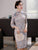 Robe chinoise traditionnelle en daim à fleurs Cheongsam à manches 3/4 et au genou