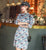Mini vestido chino cheongsam moderno de gamuza con patrón de abanicos de manga 3/4