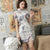 Robe chinoise Cheongsam moderne à motif dragon fendu devant