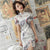 Vorne geteiltes Drachenmuster Modernes chinesisches Cheongsam-Kleid