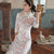 Karo- und Karomuster Traditionelles knielanges chinesisches Cheongsam-Kleid