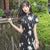 Kurzärmliges modernes Cheongsam Chic Mädchenkleid mit floraler Spitzenapplikation