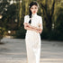 Halbarm Modernes Cheongsam Knielanges Chinesisches Kleid mit Blumenspitze