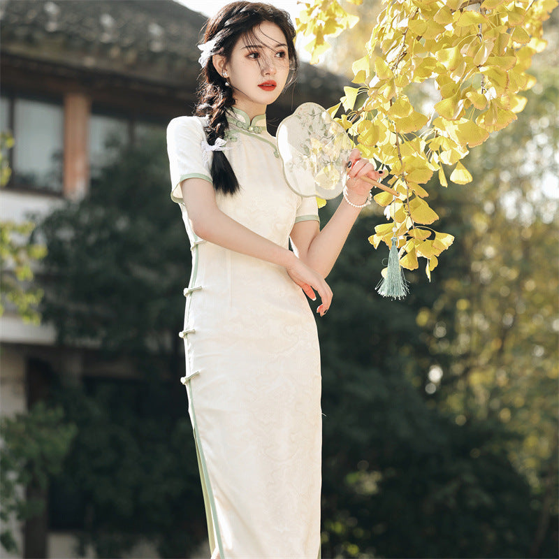 Abito cinese in pizzo floreale con lunghezza al ginocchio cheongsam moderno a mezza manica