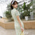 Vestido chino de longitud completa de Cheongsam de encaje floral con cuello de ilusión
