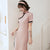 Kurzarm Mandarin-Kragen Modernes chinesisches Cheongsam-Kleid mit Spitzenkante