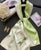 Handgemachter Gardenia-Stickerei-Top-Level-Schal aus 100% Naturseide