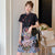 Modernes Cheongsam-Kleid in Übergröße mit Drachendruck Mandarin-Kragen