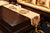 Orientalischer Tischläufer aus Brokat mit Drachenstickerei
