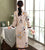 Robe chinoise matelassée Cheongsam au genou avec bord en fourrure en daim fleuri