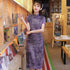 Traditionelles knielanges chinesisches Cheongsam-Kleid für moderne und intellektuelle Frauen
