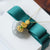 Collar dorado con colgante de jade con forma de candado Ruyi