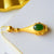 Vergoldete Halskette in Flaschenform mit grünem Jade-Anhänger