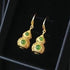 Orecchini dorati in stile cinese di giada verde a forma di zucca