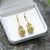 Pendientes dorados estilo chino de jade verde con forma de calabaza