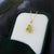Collar dorado con colgante de jade verde en forma de calabaza