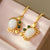 Vergoldete Ohrringe in Krabbenform aus weißer Jade im chinesischen Stil