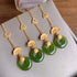 Pendientes de estilo chino con forma de nube dorada y jade verde