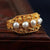 Anillo de plata dorada estilo chino con gemas de perlas
