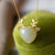 Collier de dorure avec pendentif en jade blanc conçu par Elk