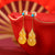 Pendientes dorados estilo chino con perlas y cloisonné floral