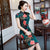Flügelärmeliges, knielanges chinesisches Seiden-Cheongsam-Kleid mit Blumenmuster und Futter