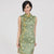 Cheongsam de brocado floral sin mangas con cuello mandarín y botones de correa